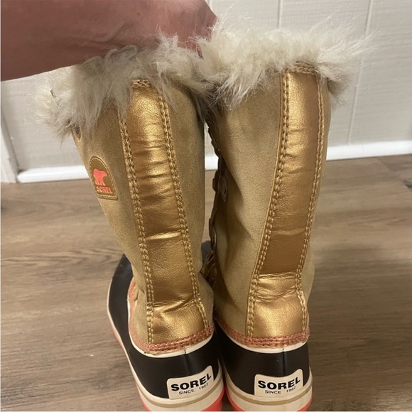 Sorel tan and gold Winter Boots with faux fur size 7 - Picture 11 of 13